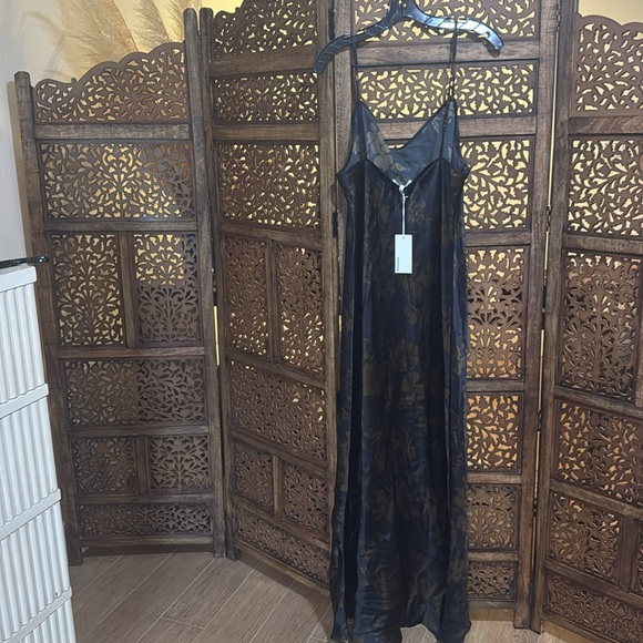 NEW NWT Reformation Parma Silk Dress in Night Garden - Picture 4 of 4